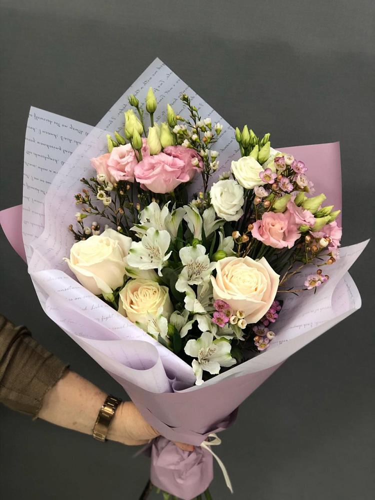 Букет цветов из: Альстромерии, Розы и Лизиантусы в Новоегорьевском