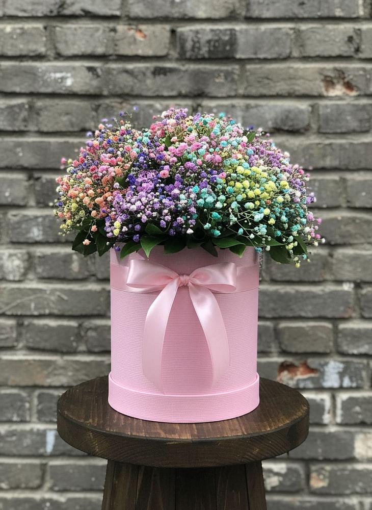 Цветочная композиция из Гипсофила и Розы в шляпной коробке в Новоегорьевском