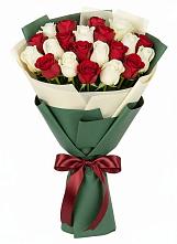 Букет Микс из красных и белых роз в Новоегорьевском