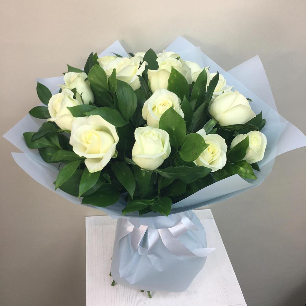 Букет 15 Белых роз Проуд в Новоегорьевском