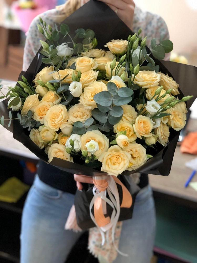 Букет цветов из: Розы и Лизиантусы в Новоегорьевском