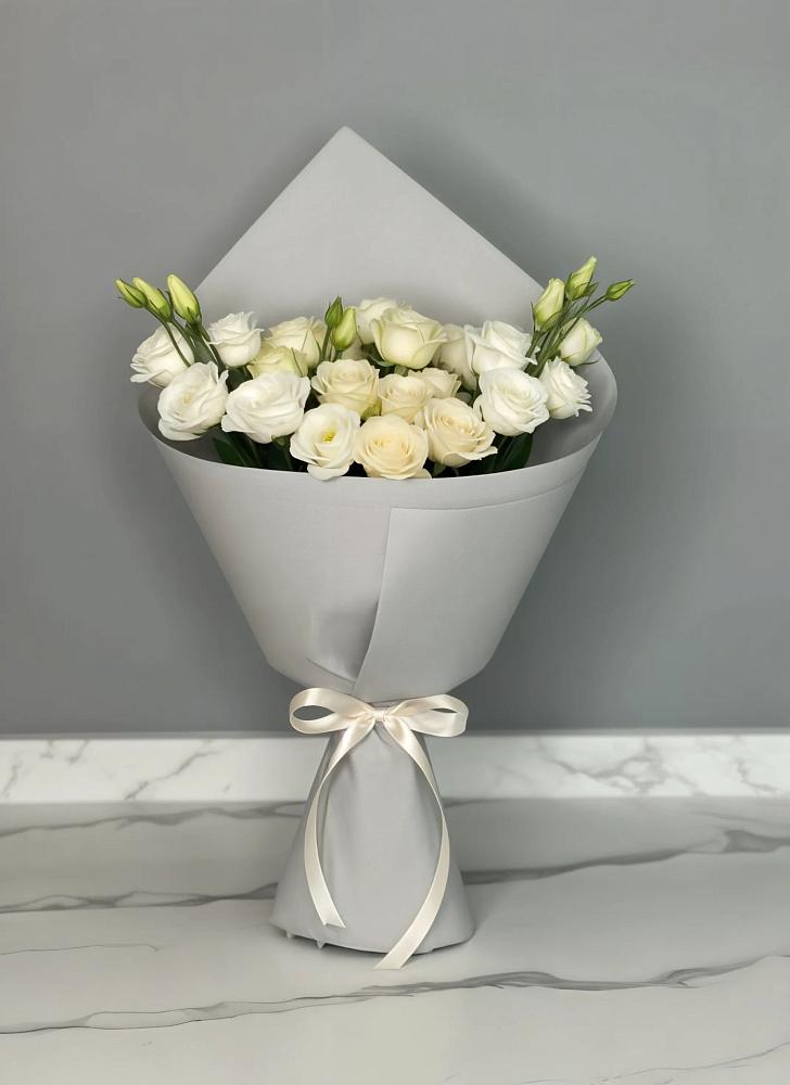 Букет цветов из: Розы и Лизиантусы в Новоегорьевском