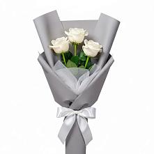 Букет 3 белые розы в Новоегорьевском
