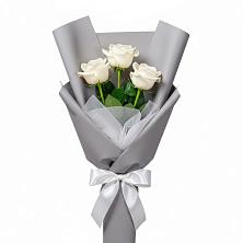 Букет 3 белые розы в Новоегорьевском