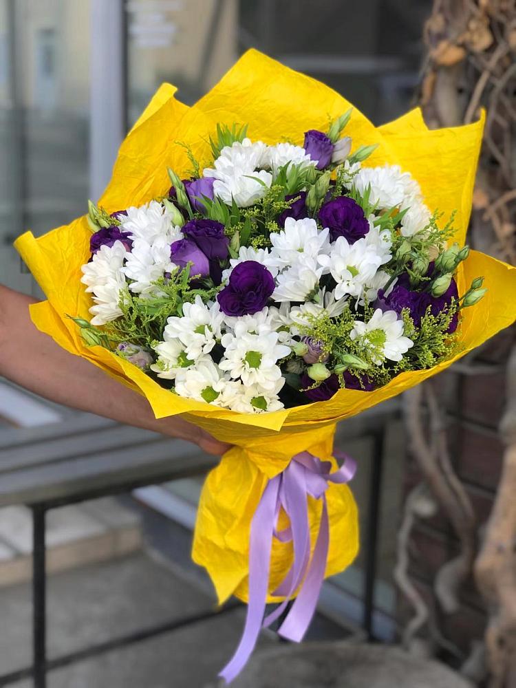 Букет цветов из: Ирисы, Хризантемы и Ромашки в Новоегорьевском