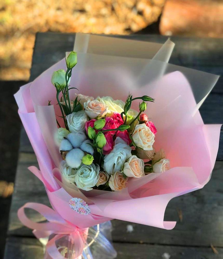 Букет цветов из: Розы и Лизиантусы в Новоегорьевском