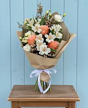 Букет цветов из:  Альстромерии, Лизиантусы, Розы и Хризантемы в Новоегорьевском
