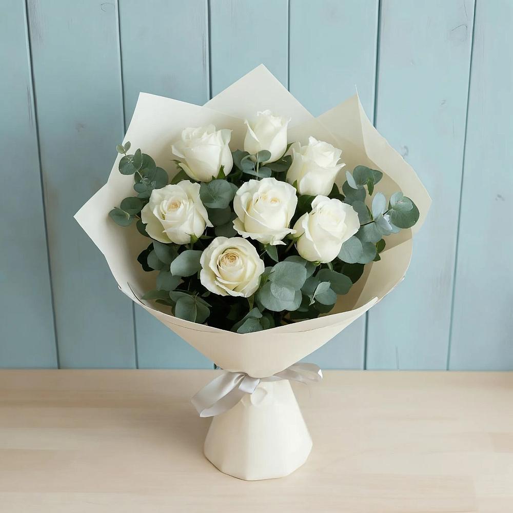 Букет Белые розы в Эвкалипте в Новоегорьевском