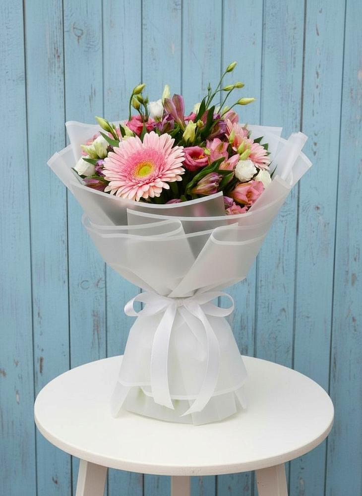 Букет цветов из: Герберы, Альстромерии и Лизиантусы в Новоегорьевском