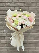 Букет цветов из:  Гвоздики, Розы, Лизиантусы и Хризантемы #REPLACE_PRED# Новоегорьевском