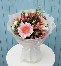 Букет цветов из:  Герберы, Альстромерии и Лизиантусы в Новоегорьевском