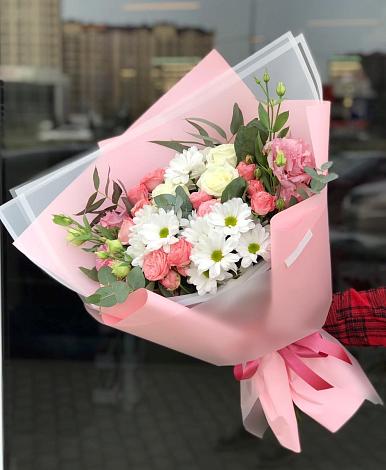 Букет цветов из: Розы, Лизиантусы и Хризантемы в Новоегорьевском