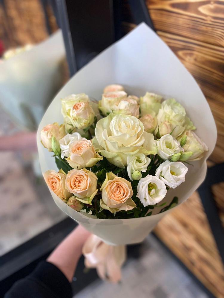 Букет цветов из: Розы и Лизиантусы в Новоегорьевском